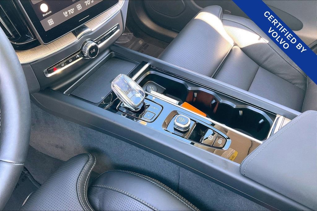 Certified 2026 Volvo XC60 B5 Ultra w/ Climate Package image 19