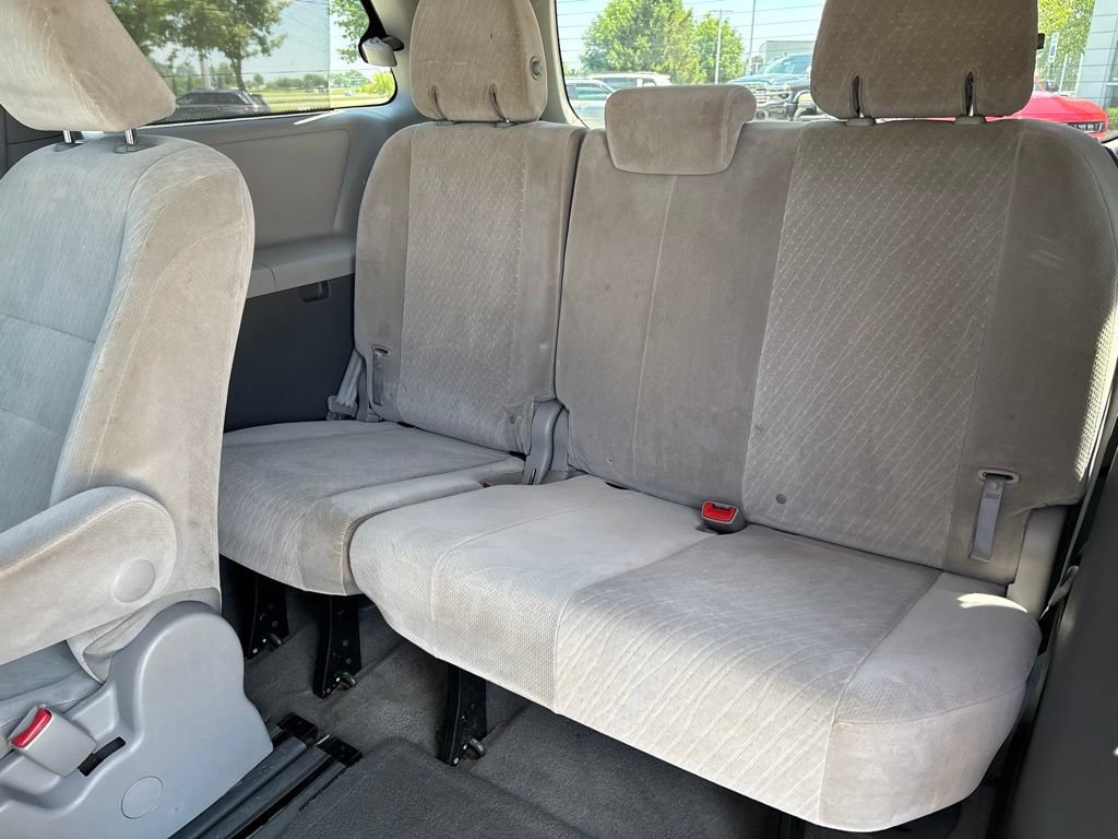 Used 2017 Toyota Sienna LE FWD image 47