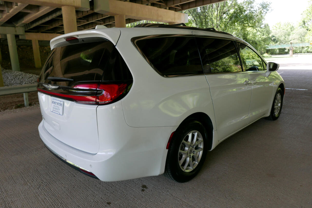 Used 2021 Chrysler Pacifica Touring-L image 31