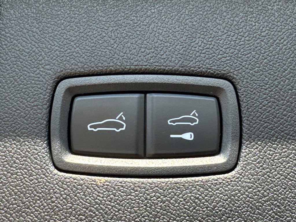 Used 2022 Porsche Cayenne Base image 19