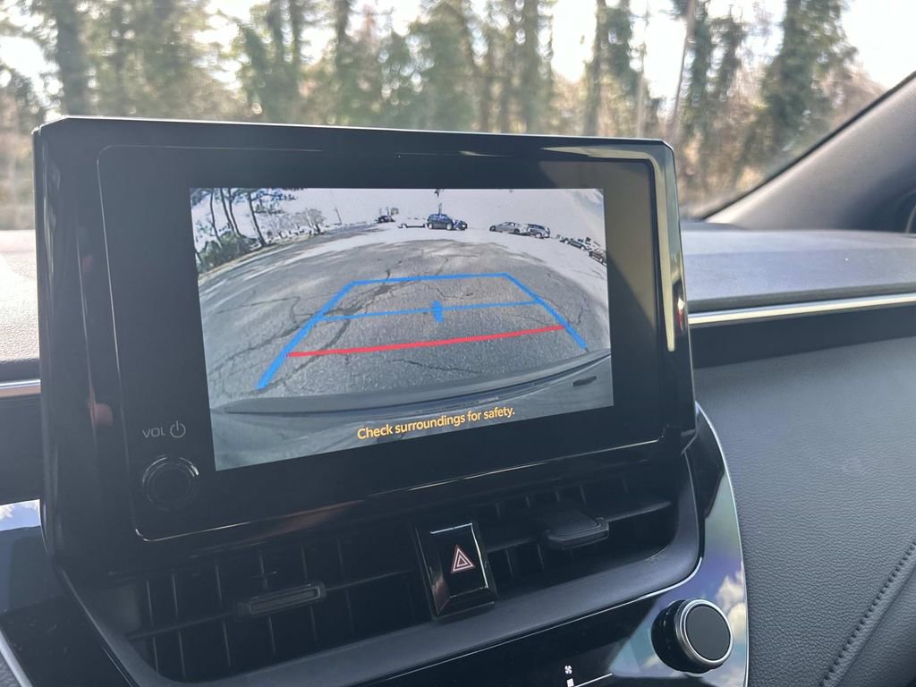 Used 2025 Toyota Corolla SE image 18