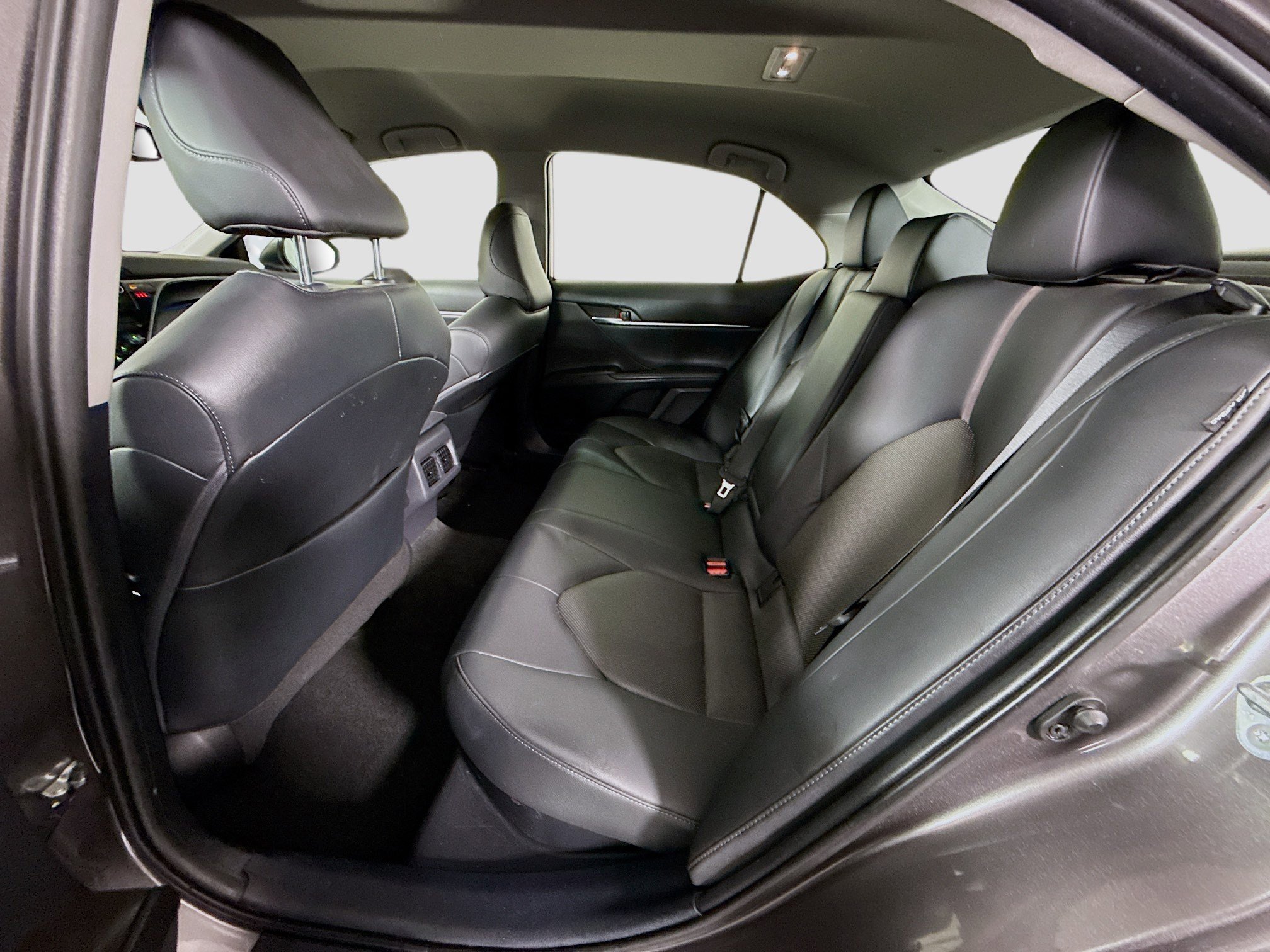 Used 2022 Toyota Camry XLE image 25