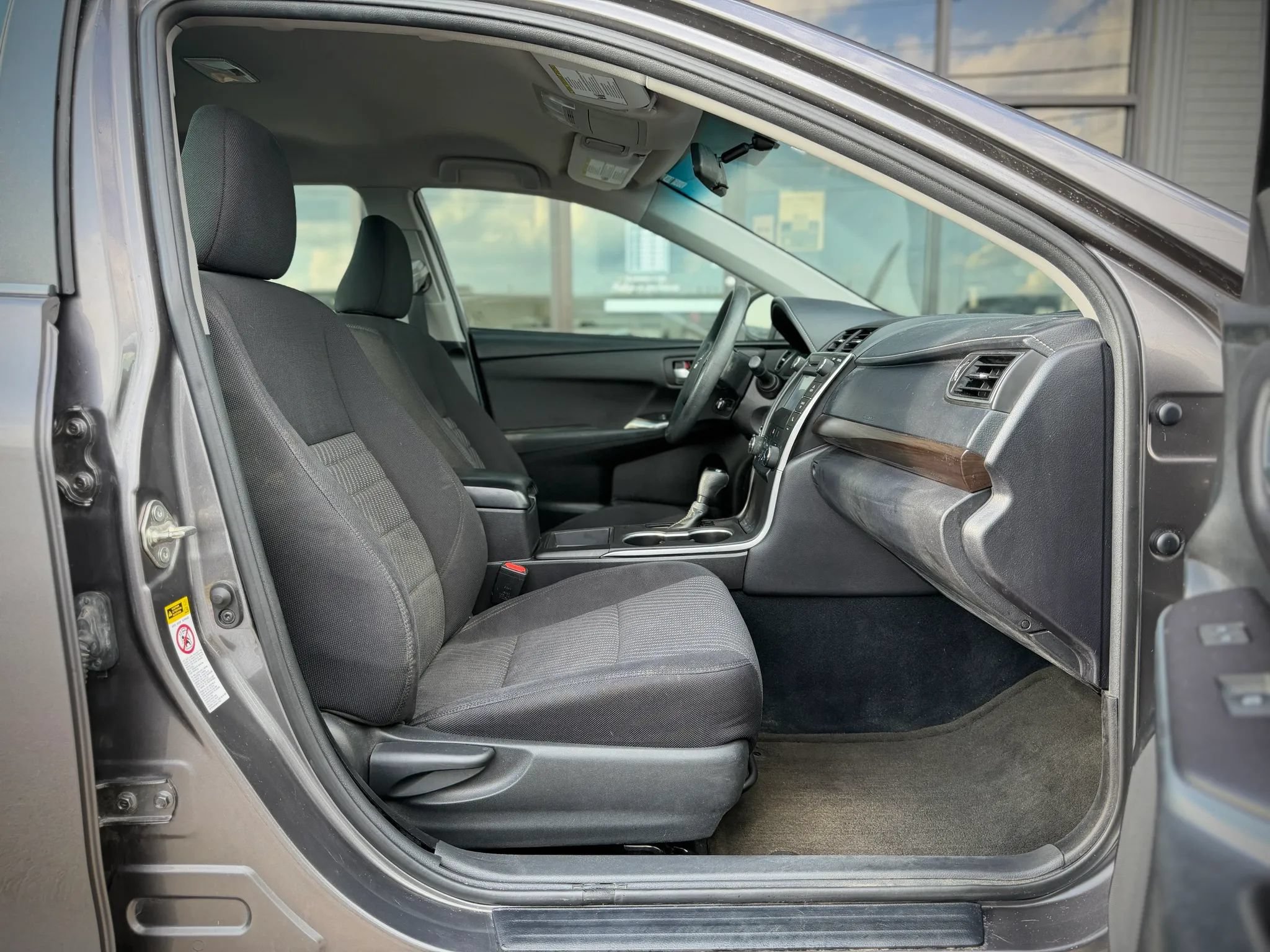 Used 2017 Toyota Camry LE FWD image 16