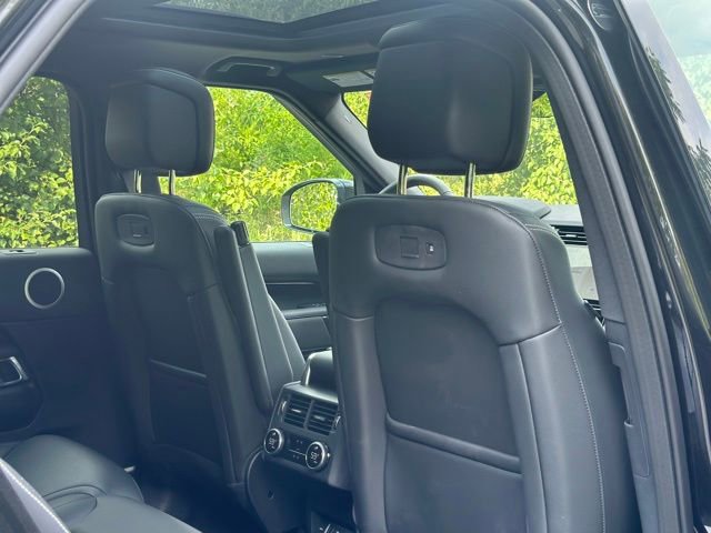 Used 2025 Land Rover Discovery S image 21
