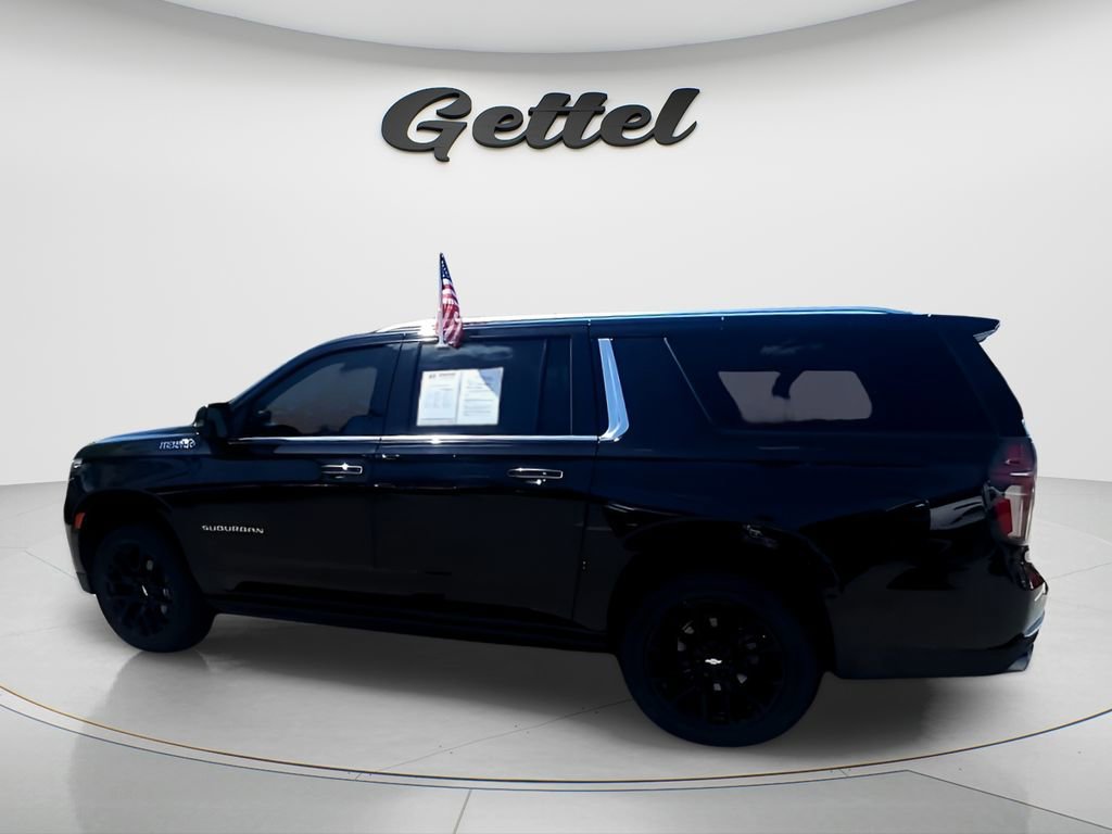 Used 2023 Chevrolet Suburban High Country image 3