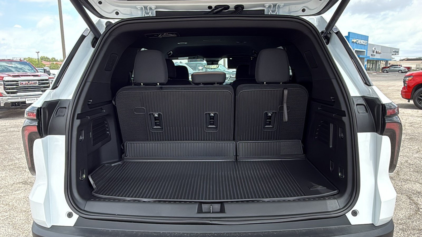 New 2026 Chevrolet Traverse LT w/ Driver Confidence Package FWD image 24