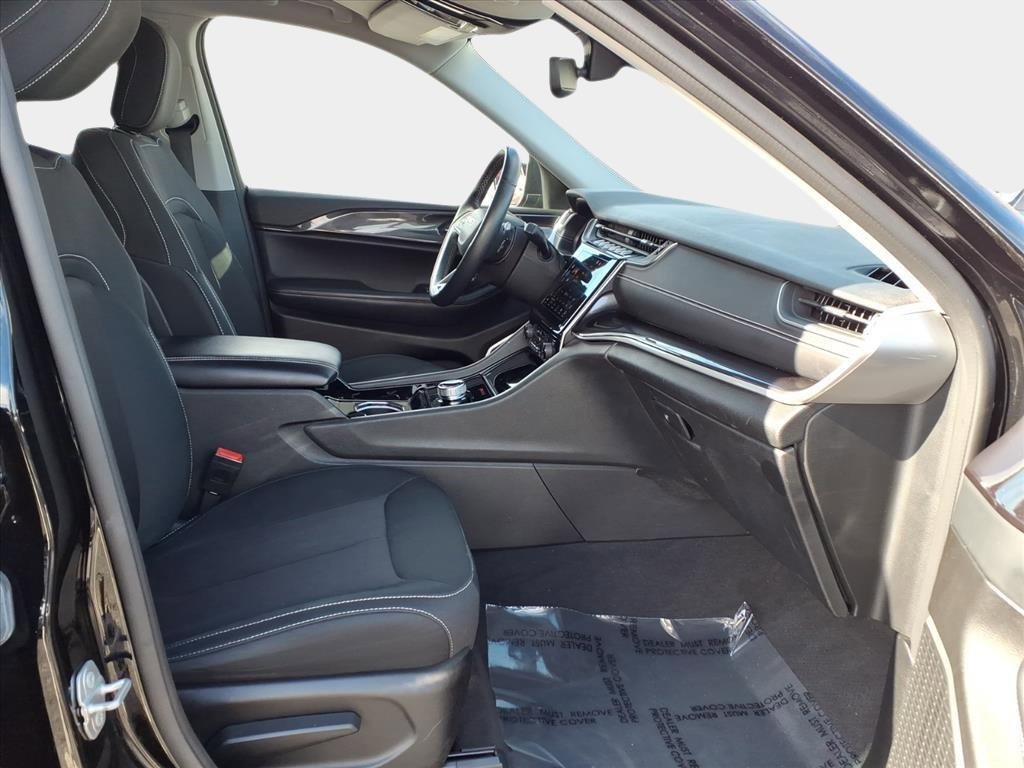 Used 2022 Jeep Grand Cherokee L Laredo w/ Luxury Tech Group I image 15