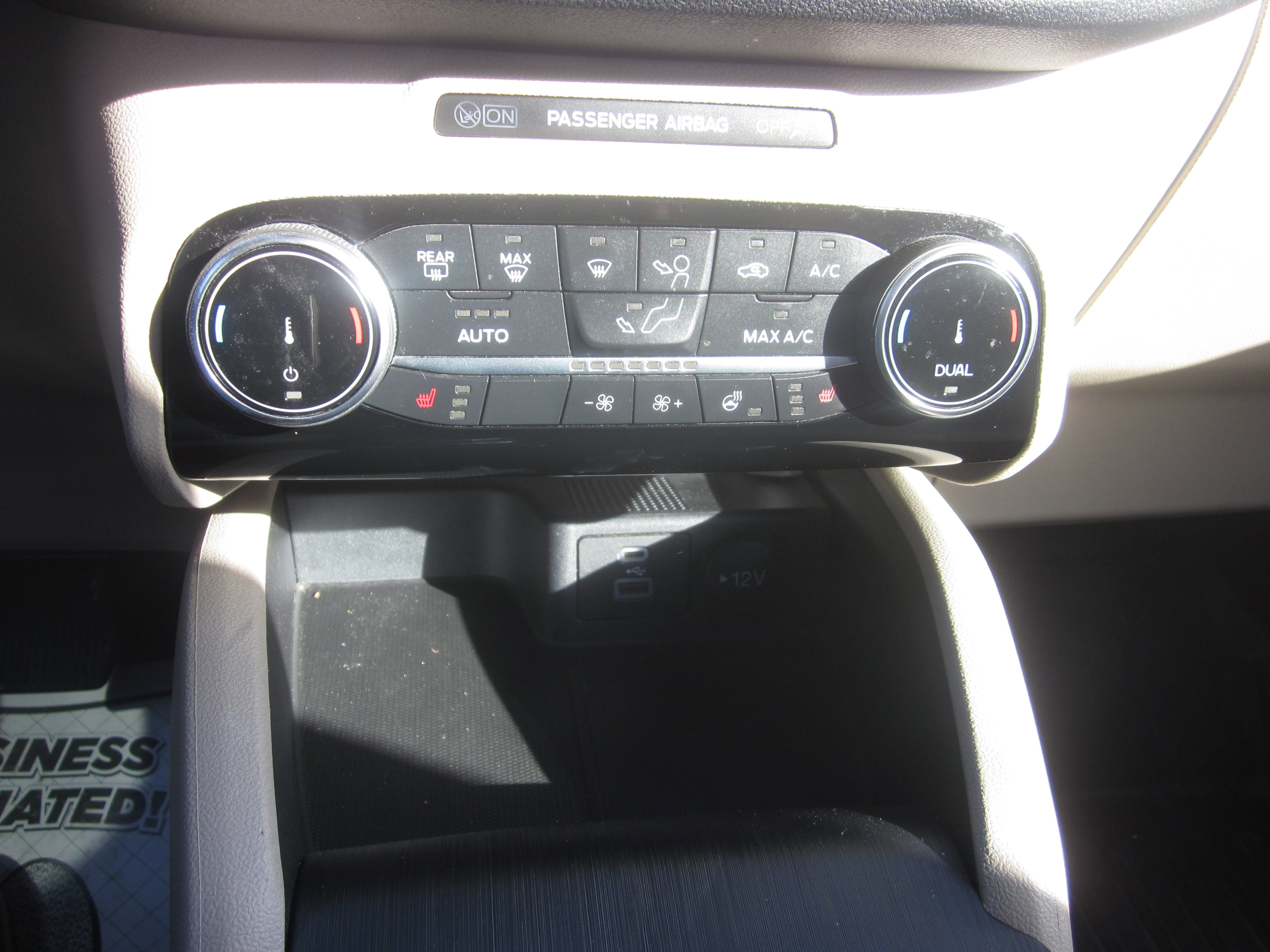 Used 2022 Ford Escape Titanium w/ Class II Trailer Tow Package image 19