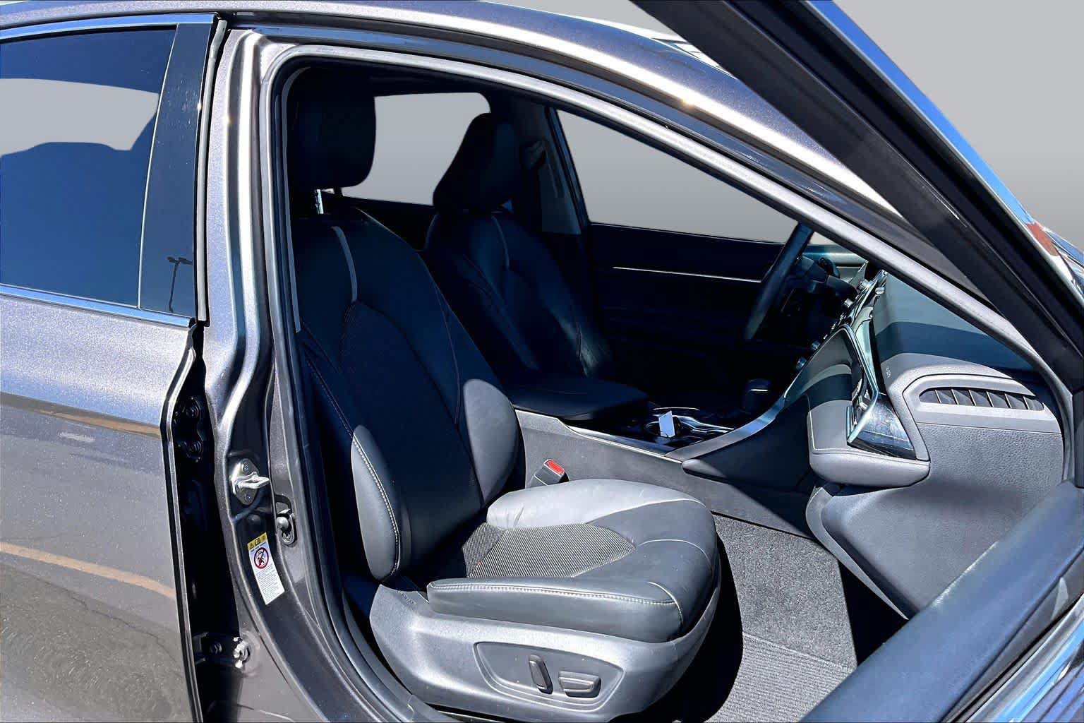 Used 2018 Toyota Camry XSE FWD image 8