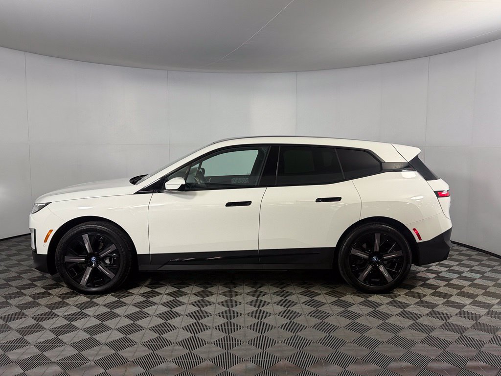 Used 2024 BMW iX xDrive50 w/ Convenience Package AWD/4WD image 9