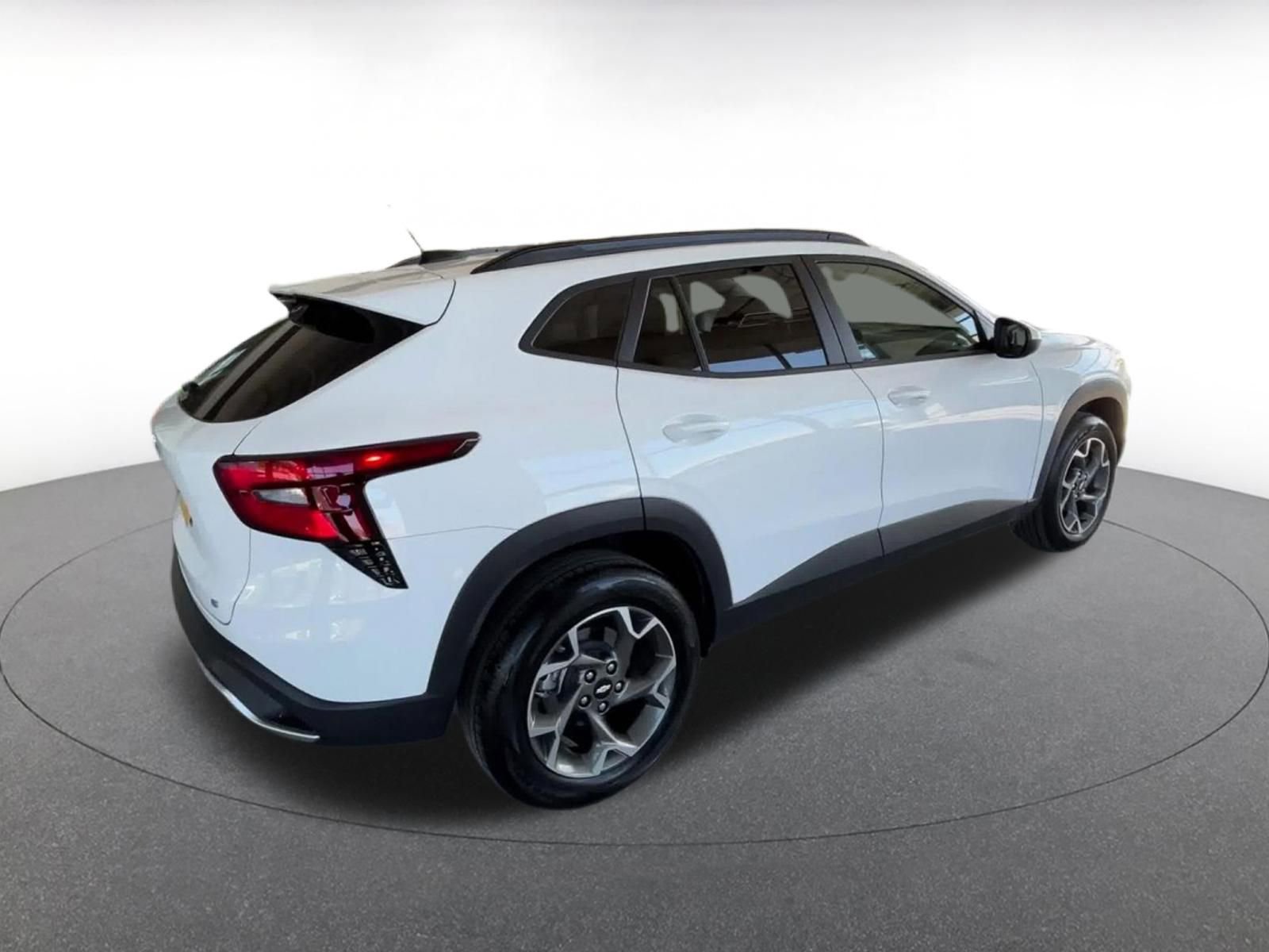 Used 2025 Chevrolet Trax LT image 13