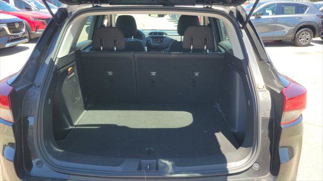 Used 2021 Chevrolet TrailBlazer LS w/ LPO, Blackout Package FWD image 8