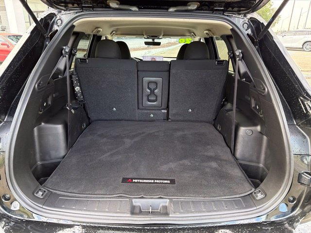 Used 2025 Mitsubishi Outlander ES FWD image 15