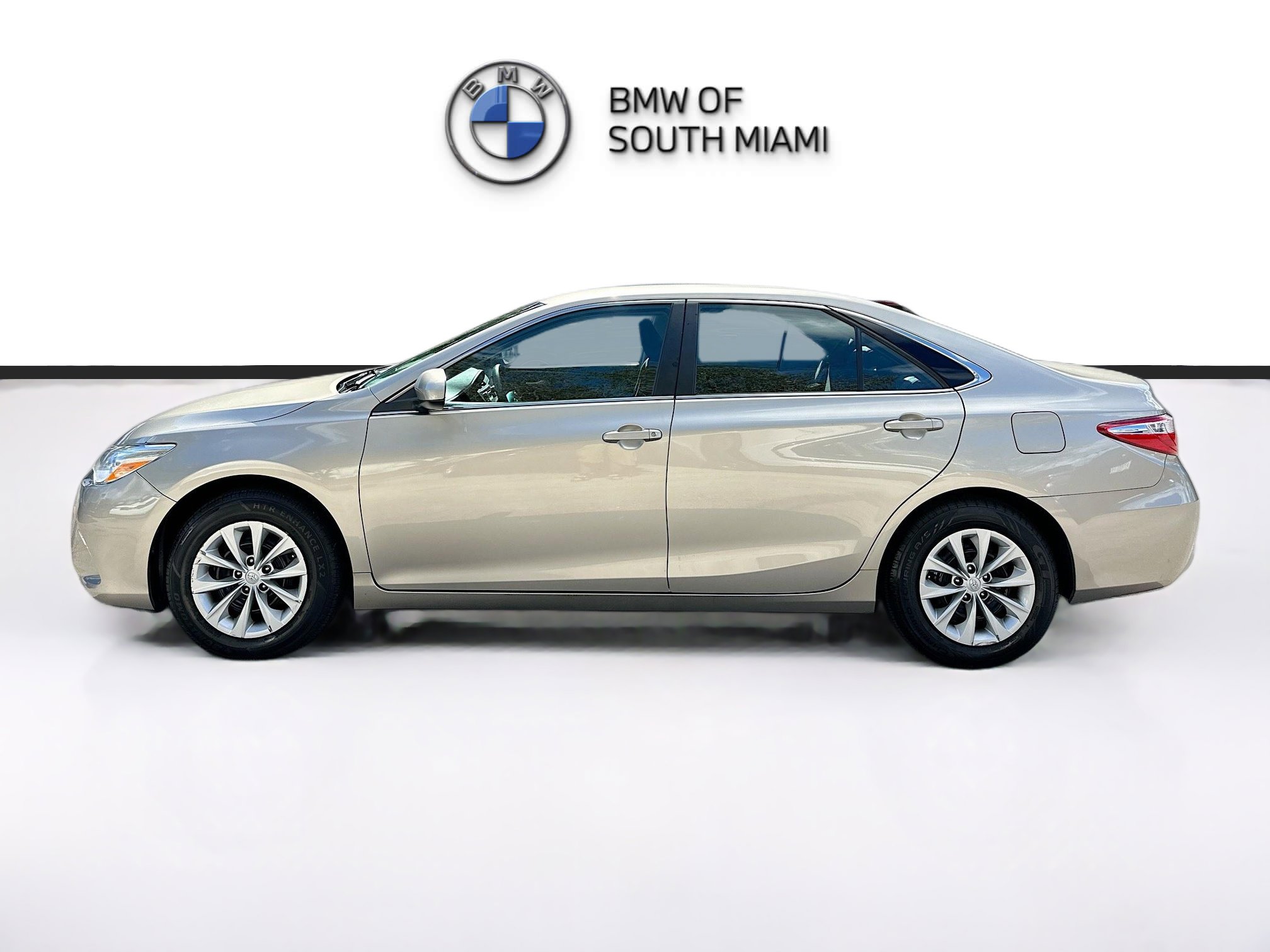 Used 2016 Toyota Camry LE image 4