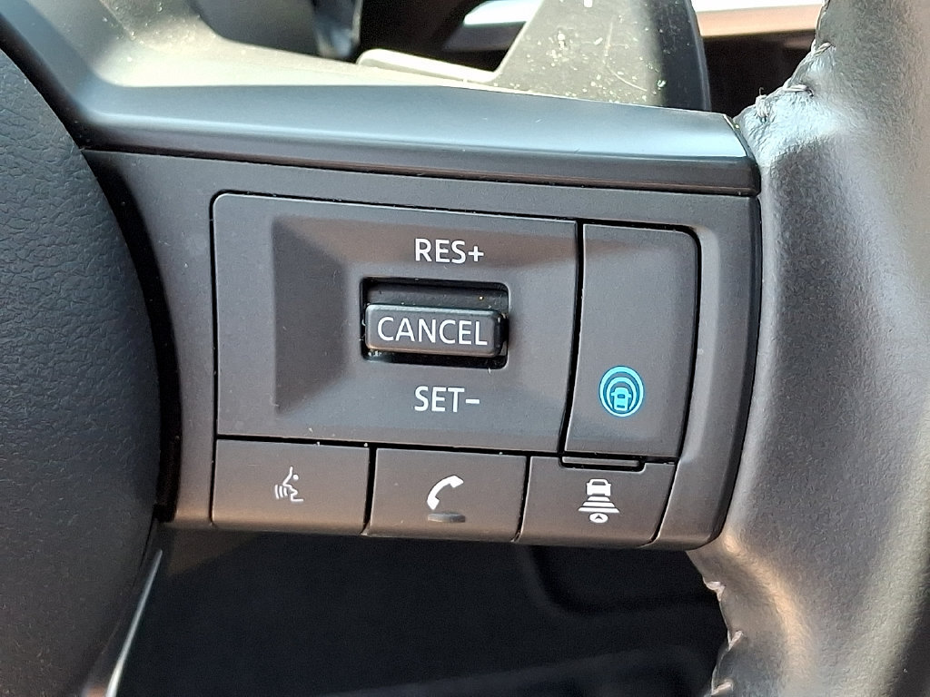 Used 2025 Nissan Pathfinder SV AWD/4WD image 21