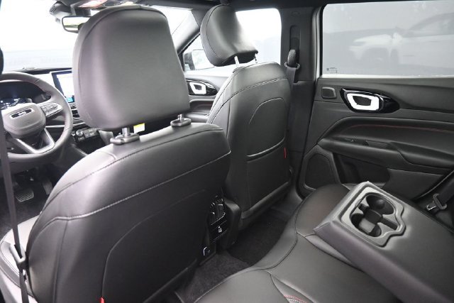 New 2026 Jeep Compass Trailhawk w/ Sun, Sound & Navigation Group AWD/4WD image 28