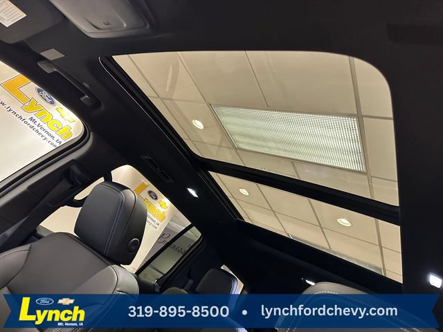 New 2027 Chevrolet Traverse LT w/ Sun and Wheel Package AWD/4WD image 4
