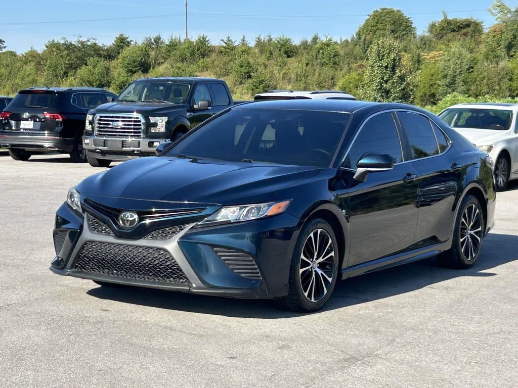Used 2019 Toyota Camry SE w/ Convenience Package FWD image 3