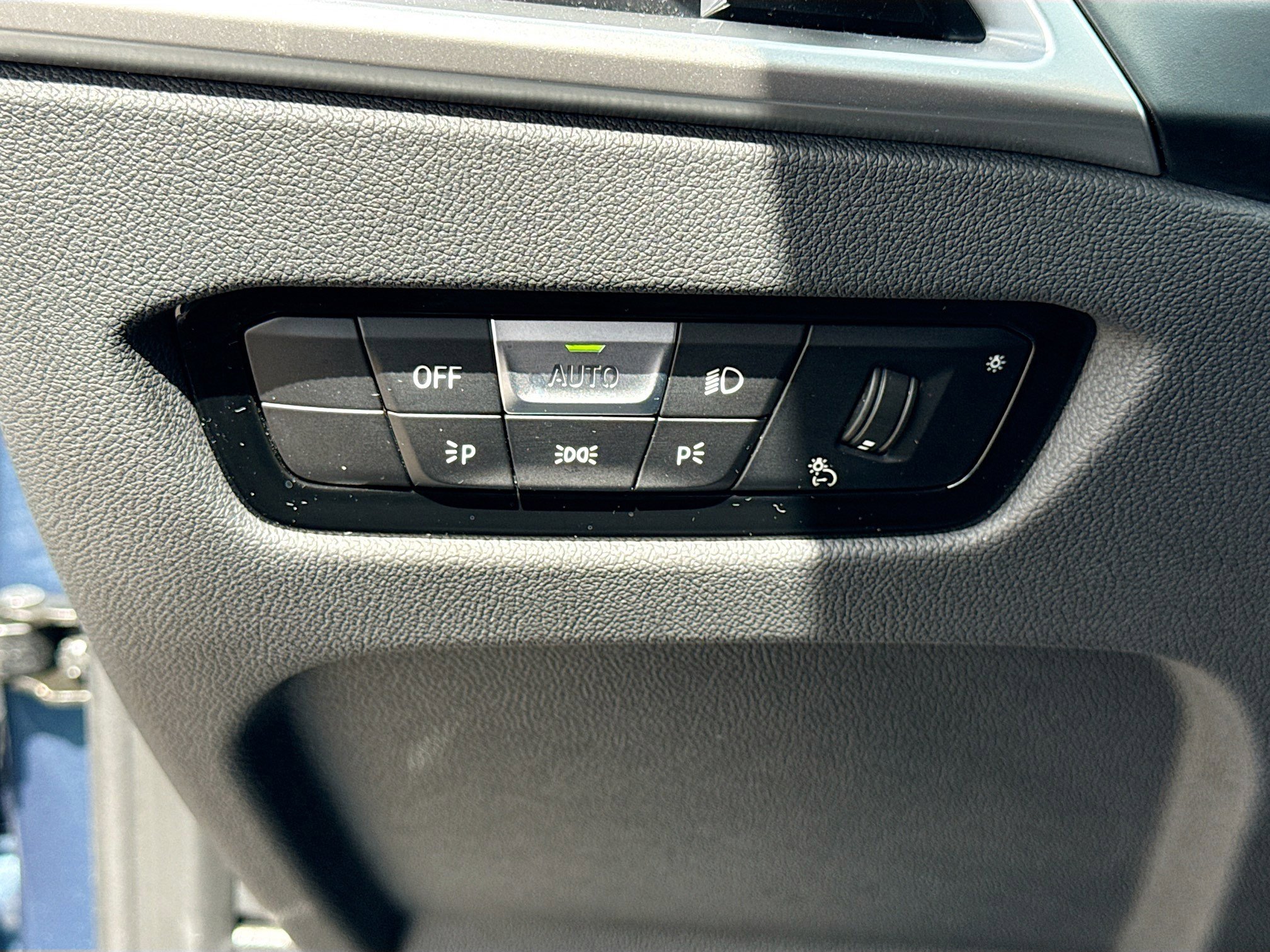 Used 2025 BMW 330i Sedan image 36