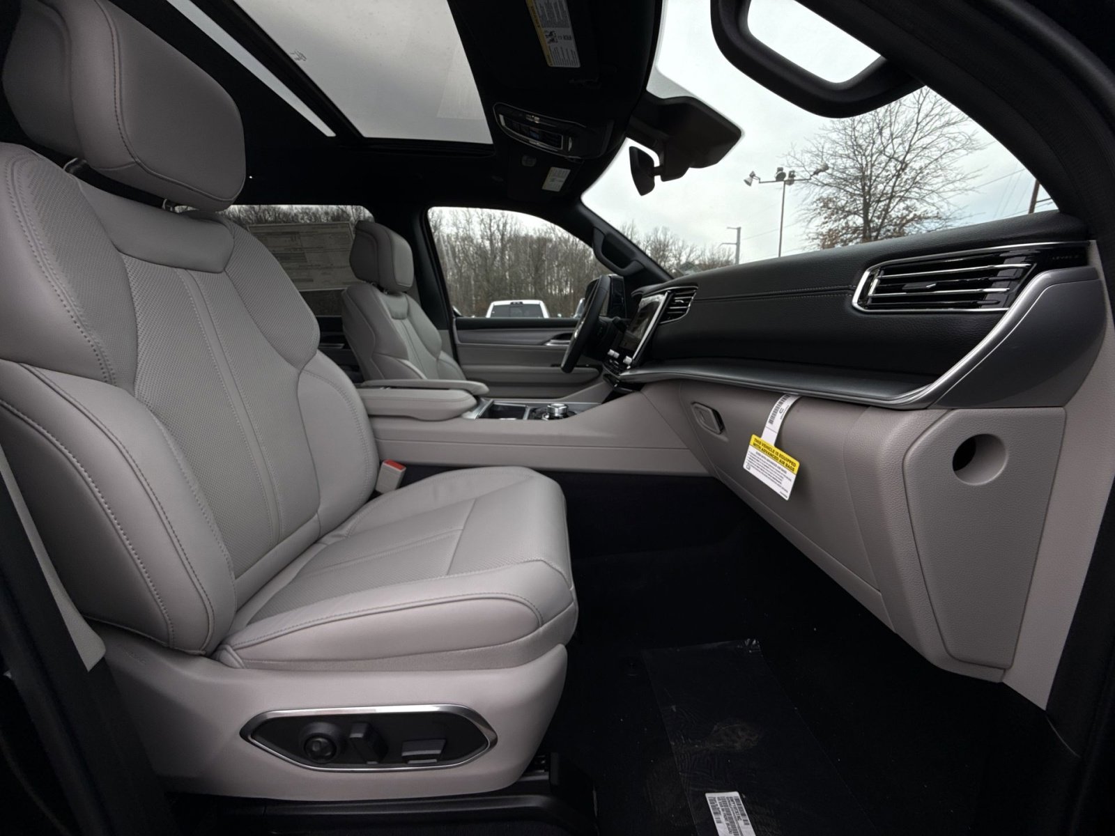 New 2026 Jeep Grand Wagoneer L 4WD w/ Premium Group I image 28