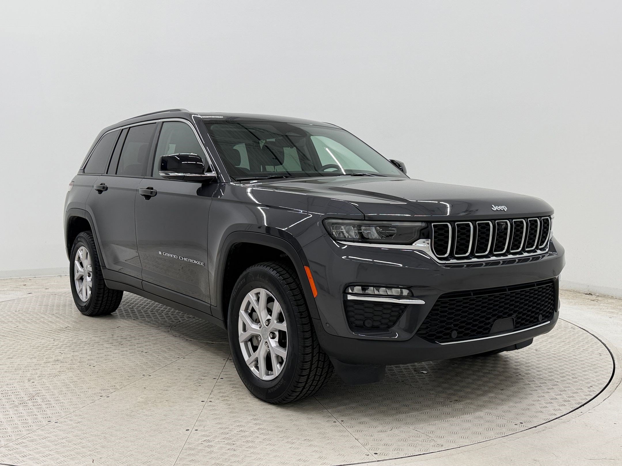 Used 2022 Jeep Grand Cherokee Limited w/ Luxury Tech Group II AWD/4WD image 7