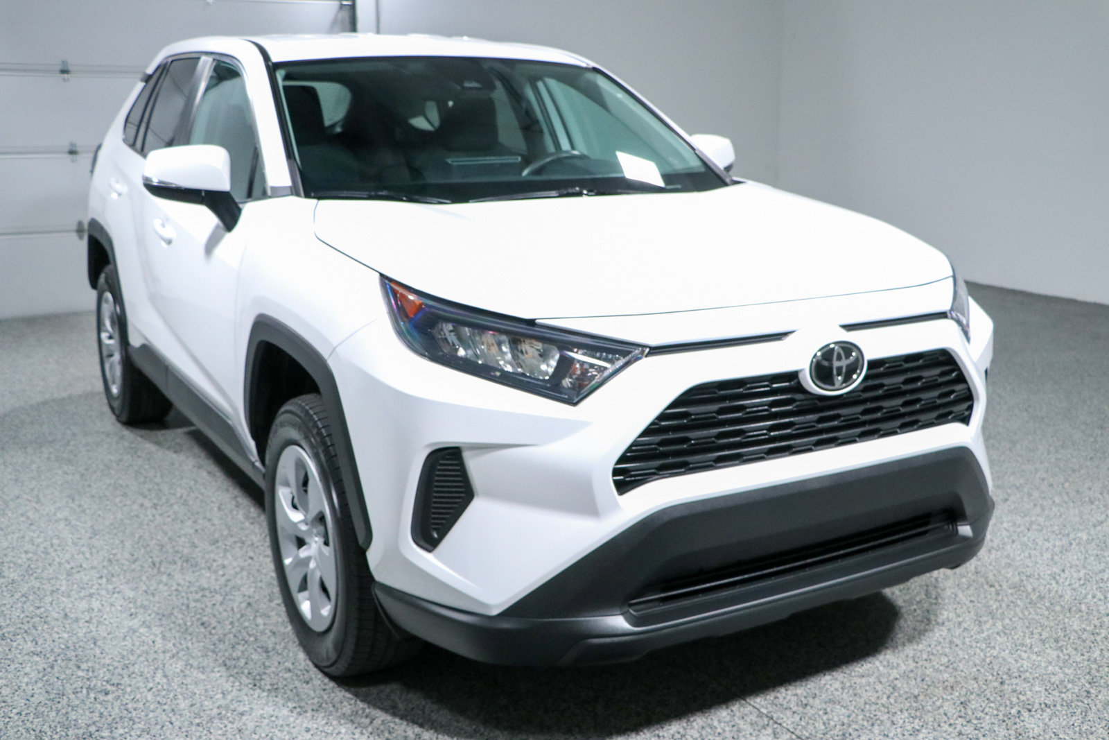 Used 2022 Toyota RAV4 LE FWD image 5