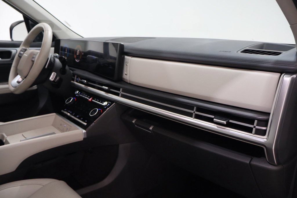 Used 2026 Hyundai Santa Fe SEL FWD image 16