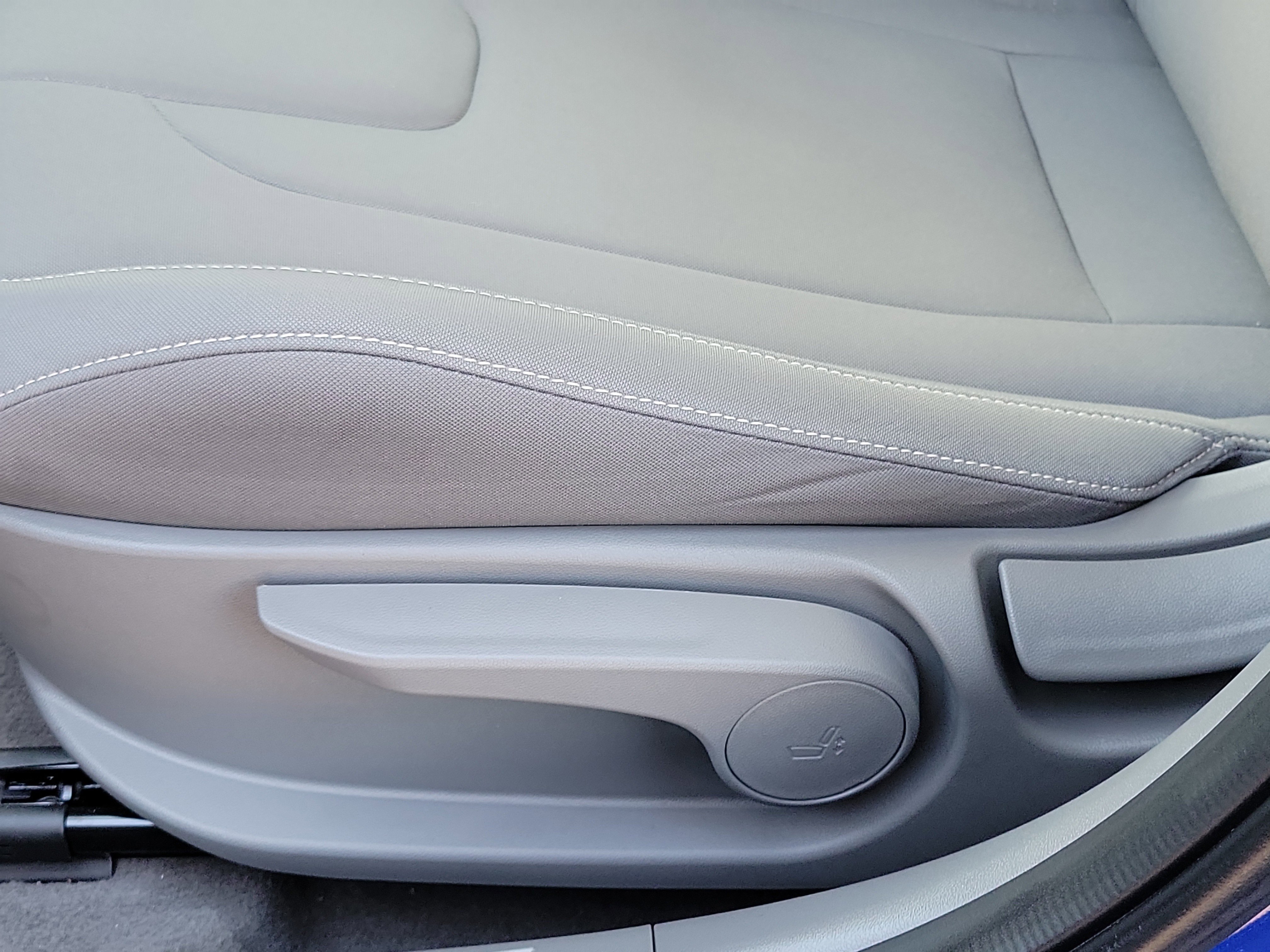 Certified 2025 Hyundai Elantra SEL image 17