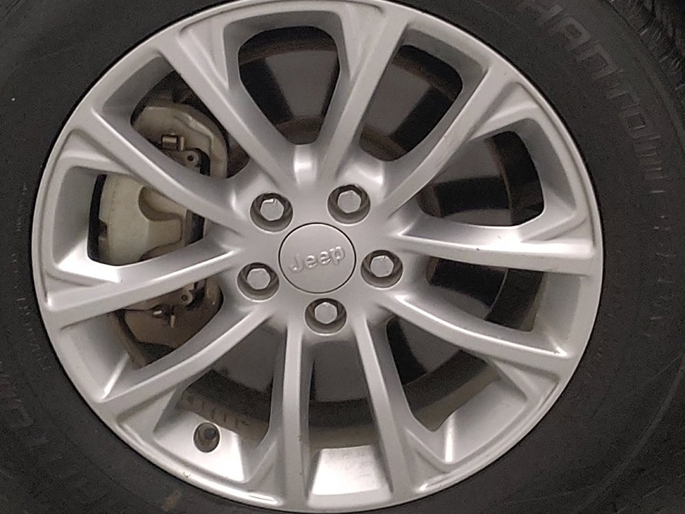 Used 2019 Jeep Cherokee Latitude w/ Cold Weather Group FWD image 31