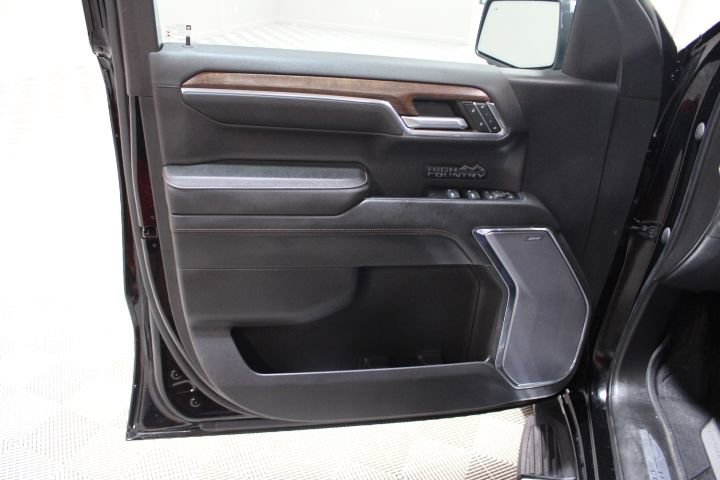 Used 2023 Chevrolet Silverado 1500 High Country w/ High Country Premium Package AWD/4WD image 17