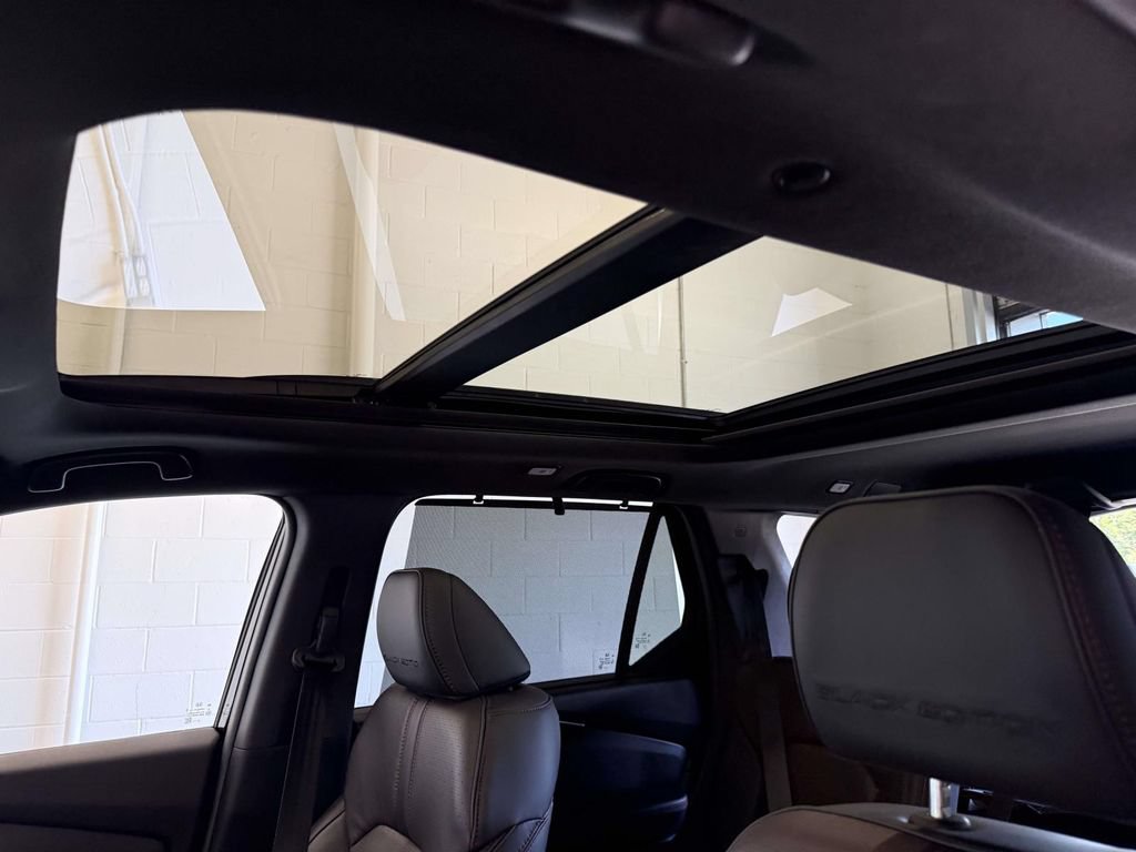 Used 2025 Honda Pilot Black Edition image 23