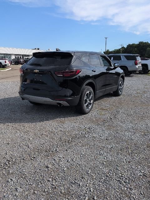 Used 2025 Chevrolet Blazer LT FWD image 3