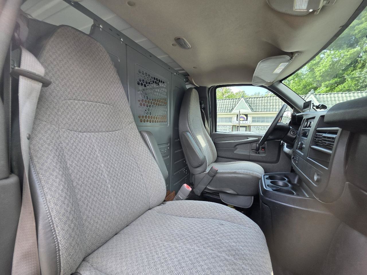 Used 2014 GMC Savana 2500 RWD image 18