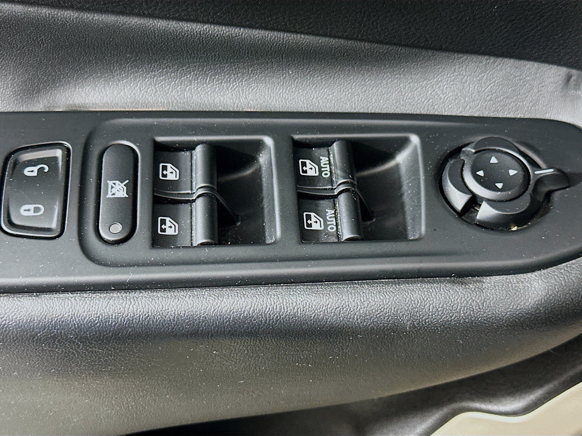Used 2016 Jeep Renegade Limited FWD image 15