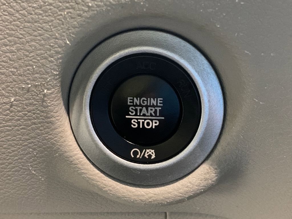Used 2020 Chrysler Pacifica Touring-L FWD image 26