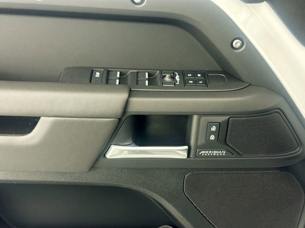 New 2026 Land Rover Defender 130 X-Dynamic SE AWD/4WD image 17