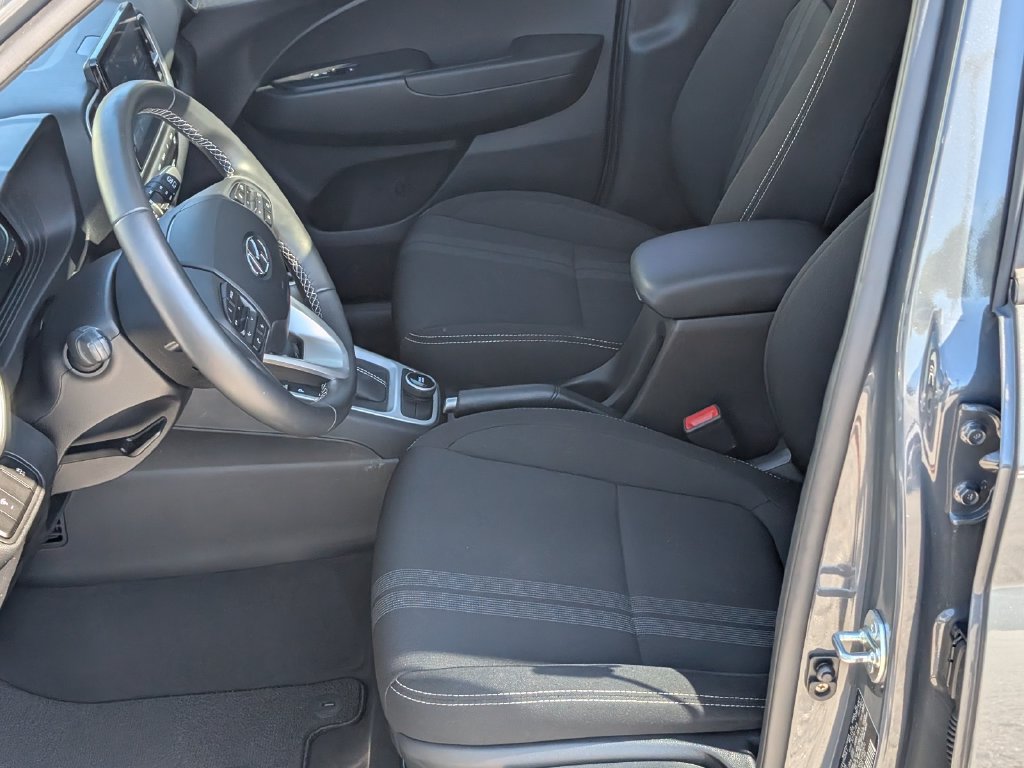 Used 2025 Hyundai Venue SEL FWD image 15