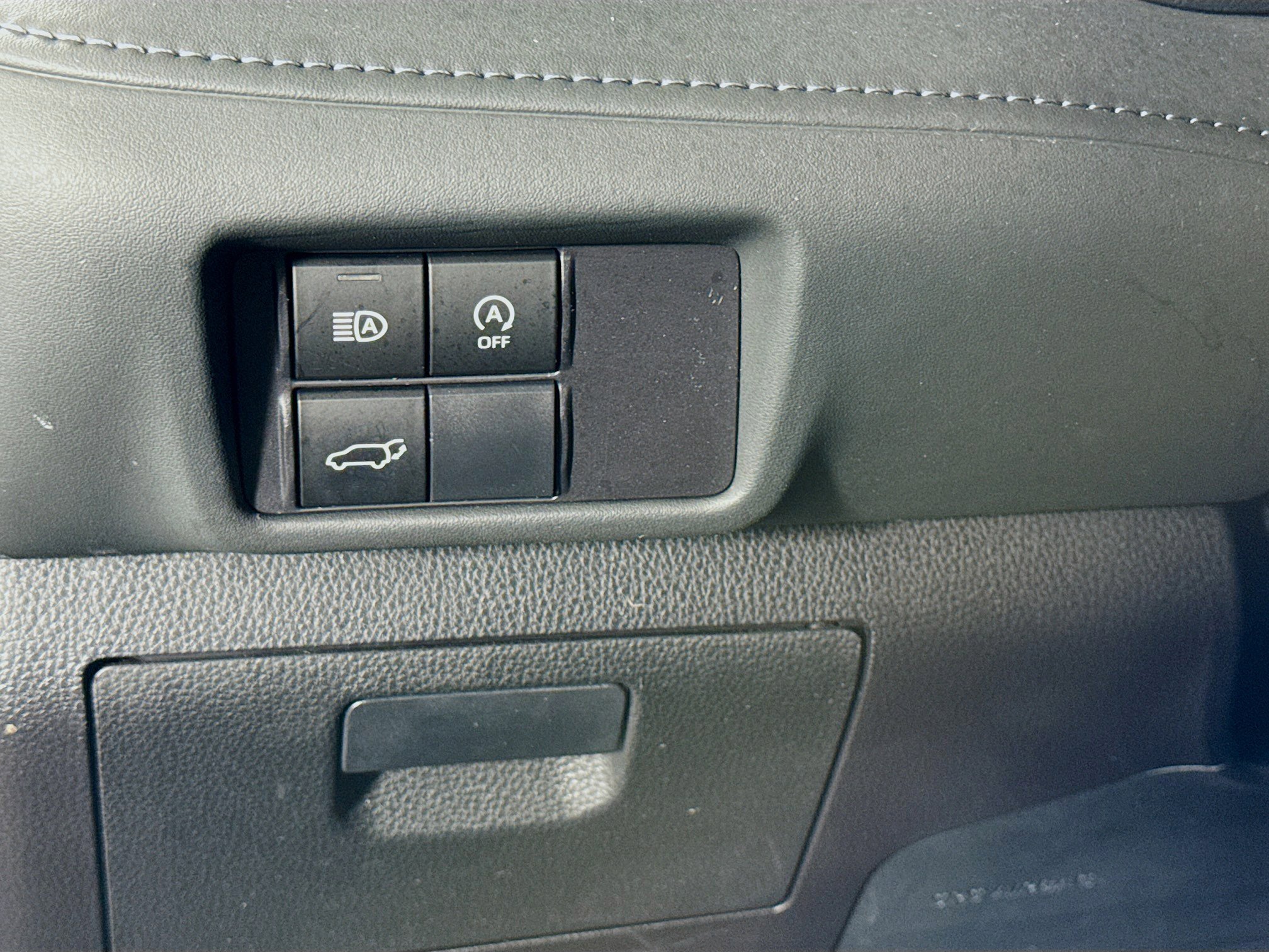Used 2023 Toyota Highlander XLE AWD/4WD image 10