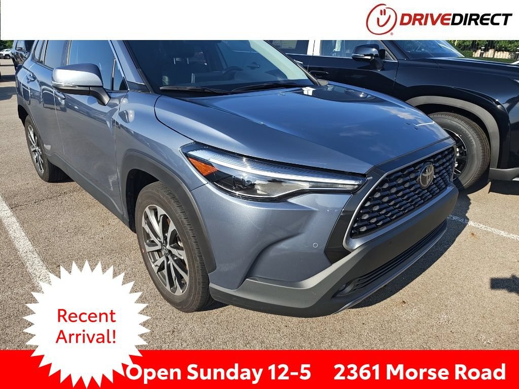 Used 2023 Toyota Corolla Cross XLE w/ Convenience Package FWD image 1