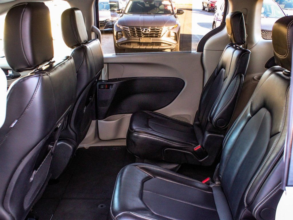 Used 2024 Chrysler Pacifica Touring-L image 34