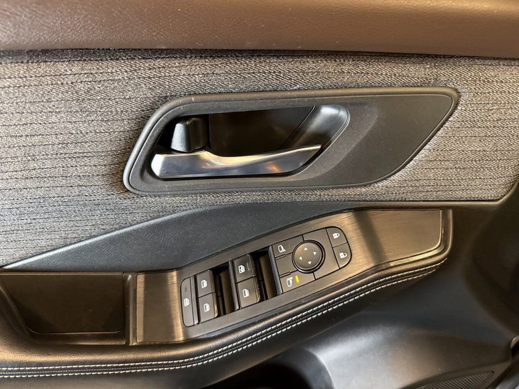 Used 2021 Nissan Rogue SV image 19