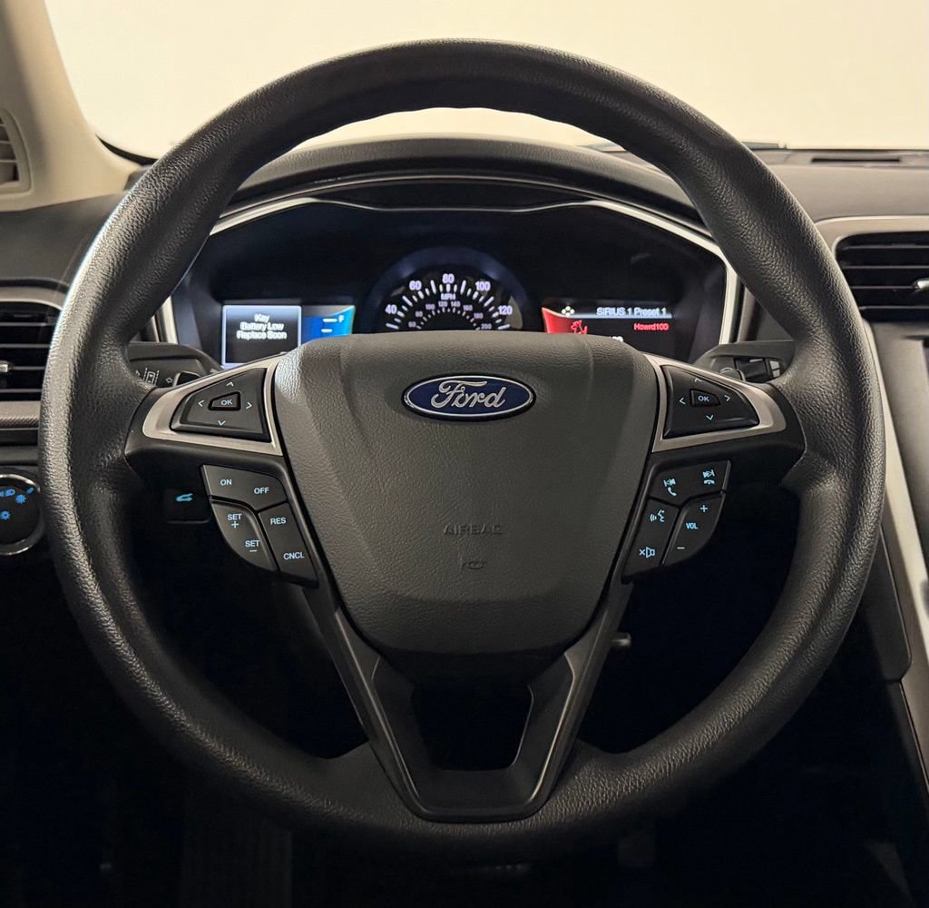 Used 2019 Ford Fusion SE FWD image 16