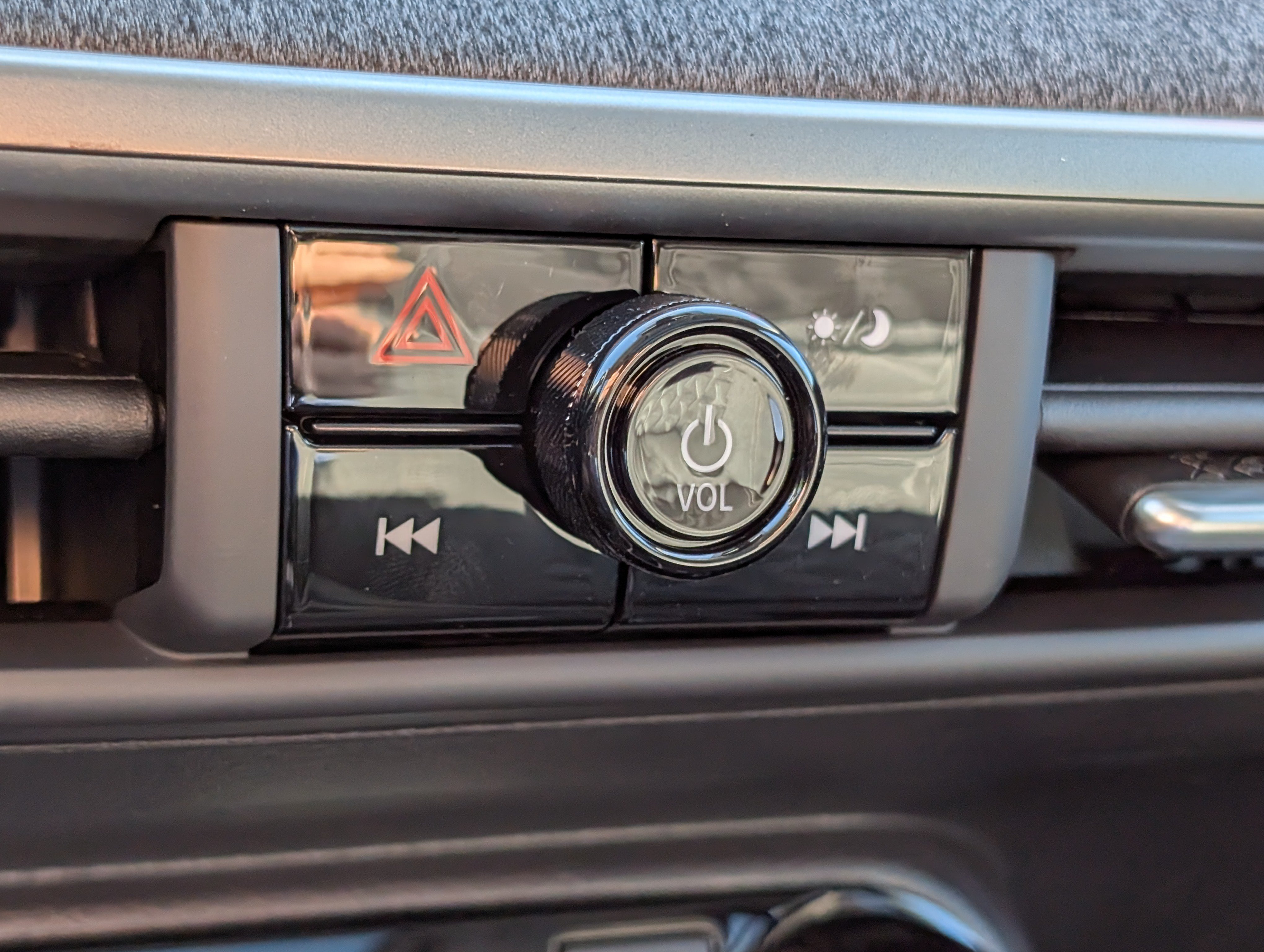 New 2027 Nissan Kicks SV w/ SV Premium Package AWD/4WD image 21
