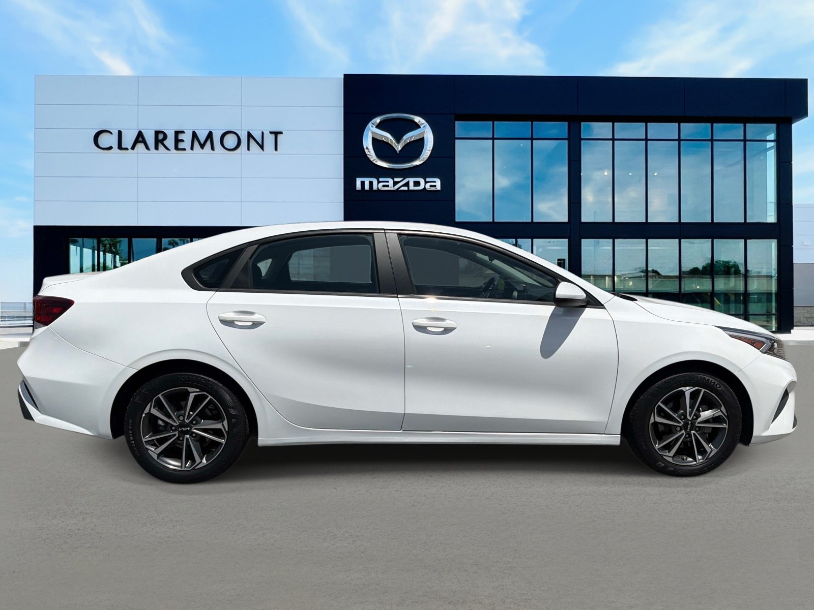 Used 2023 Kia Forte LXS FWD image 4