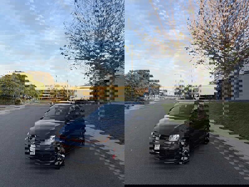 Used 2017 Volkswagen GTI SE image 1