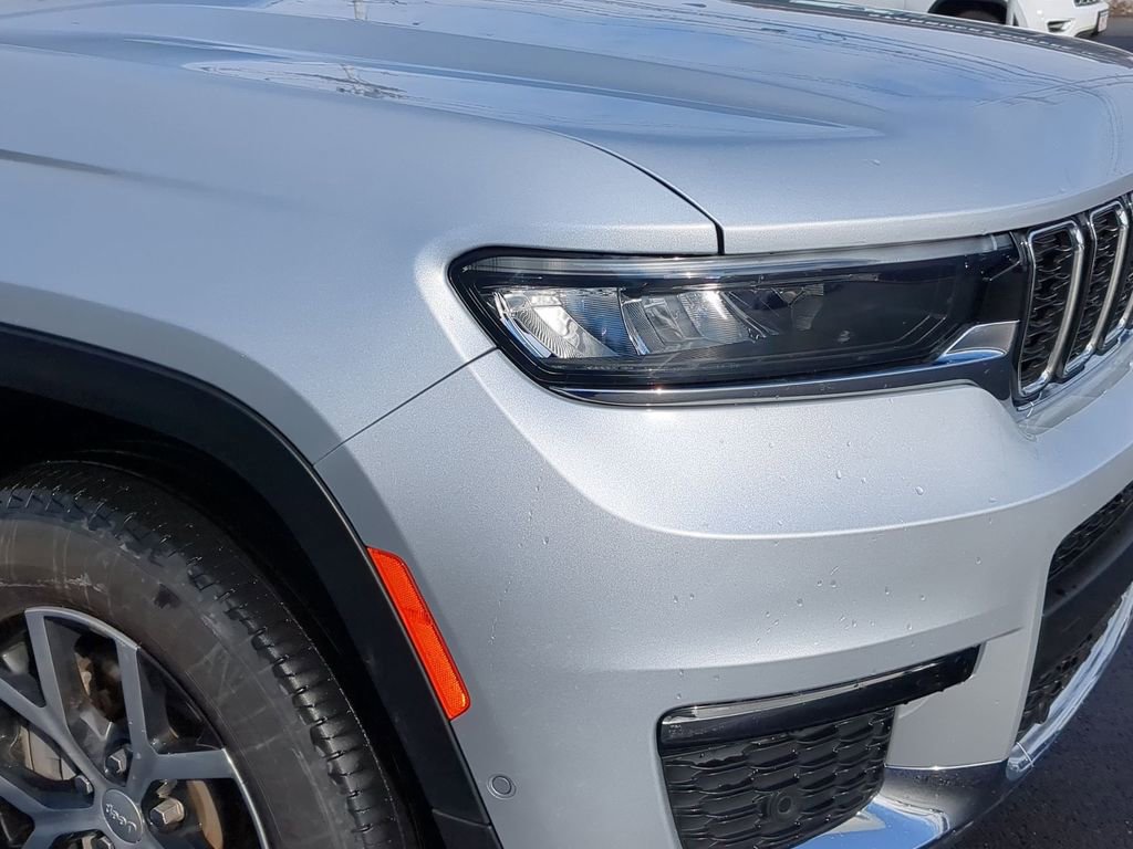 Used 2024 Jeep Grand Cherokee L Limited w/ Luxury Tech Group II image 11