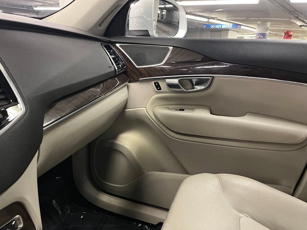 Used 2016 Volvo XC90 T6 Momentum w/ Momentum Plus Package AWD/4WD image 29