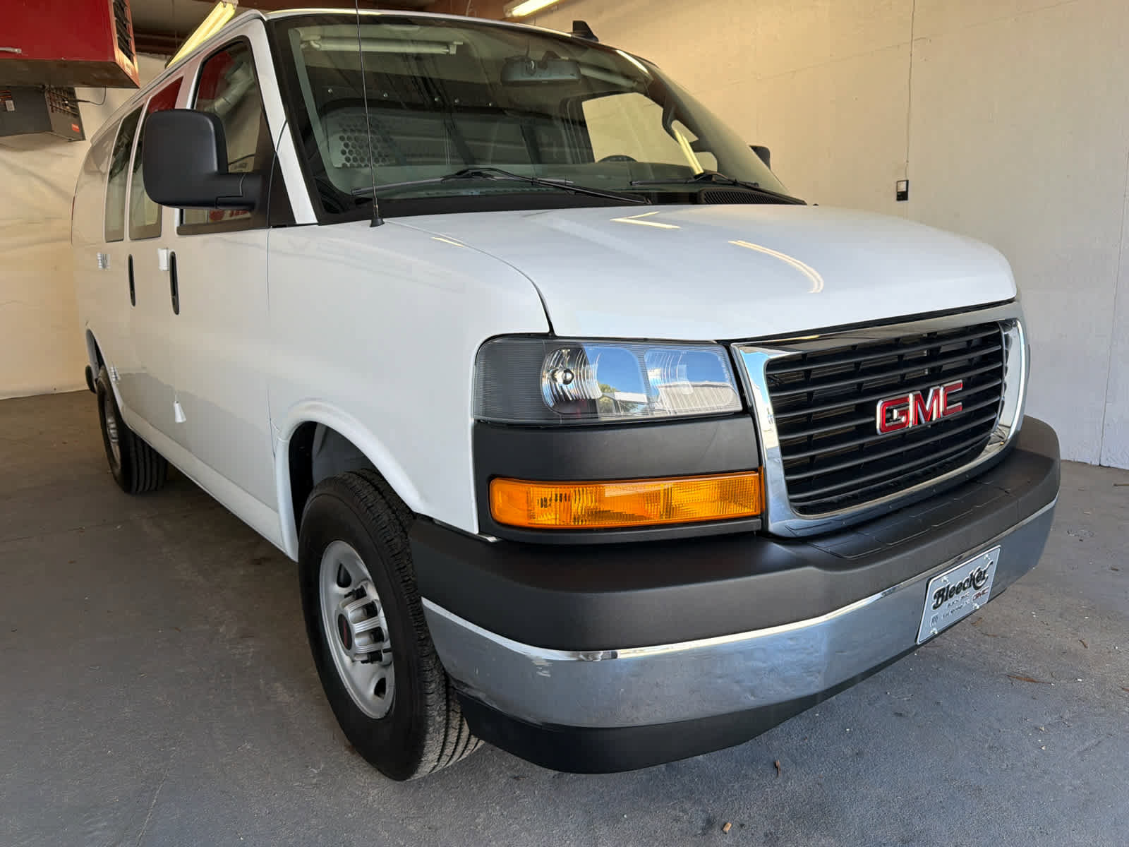 Used 2024 GMC Savana 2500 w/ Driver Convenience Package RWD image 4
