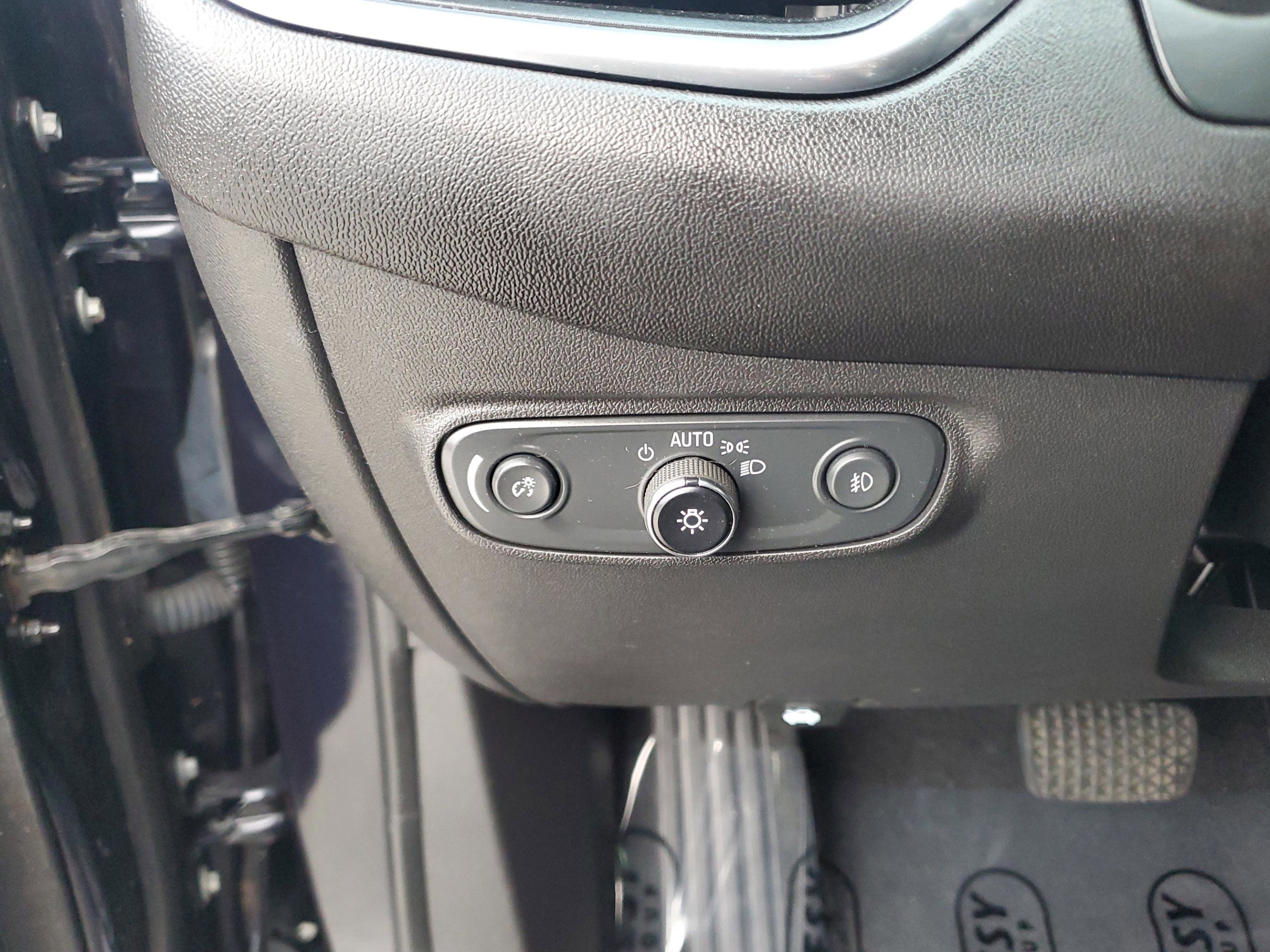 Used 2020 Chevrolet Equinox LT image 30