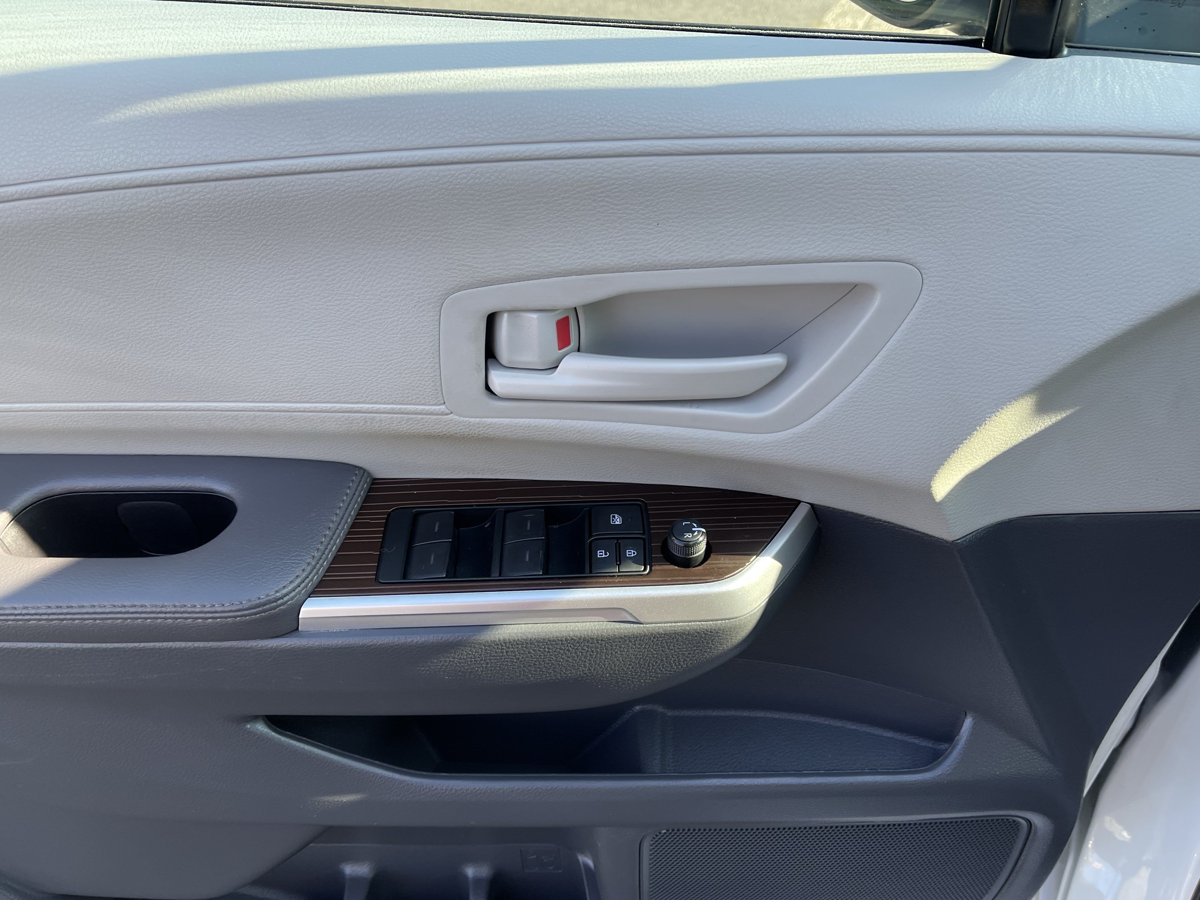 Certified 2024 Toyota Sienna LE AWD/4WD image 15